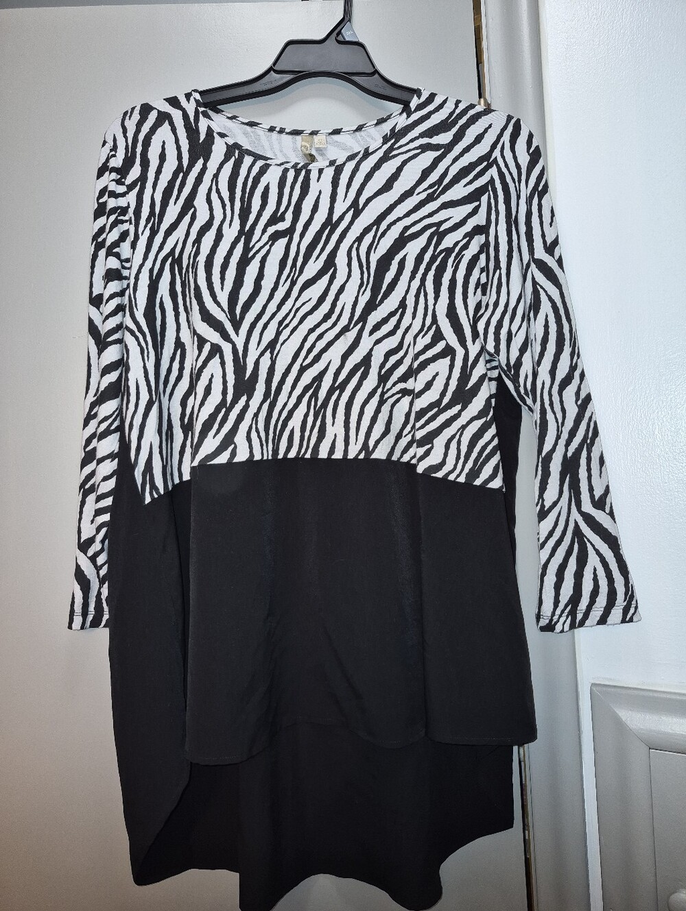 COMFY USA Black and White Zebra-Print A-Line Shirt XL - Picture 3 of 5